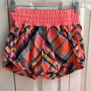 LULULEMON shorts // size 6 // 4” inseam